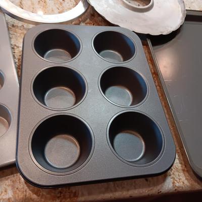 BAKEWARE AND A CUTTING BOARD