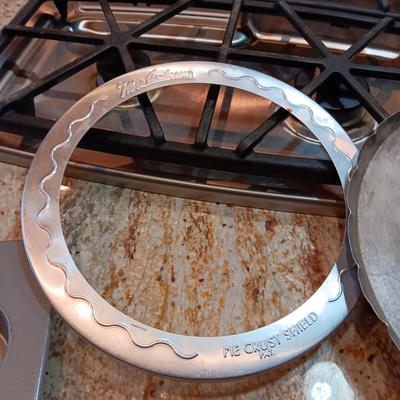 BAKEWARE AND A CUTTING BOARD