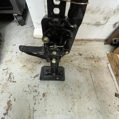 Hi Lift Cast & Steel Jack (B1-MG)