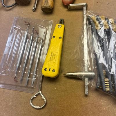 Levels, Saws, Hammers & More (B1-MG)