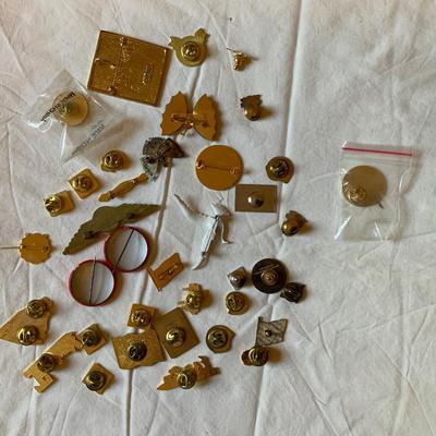 Lot of vintage pins