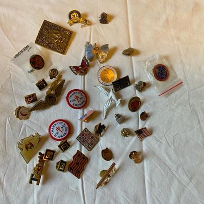 Lot of vintage pins