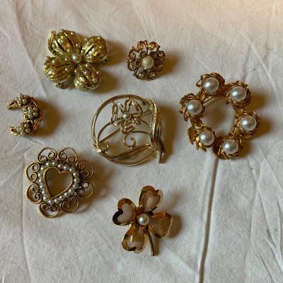 Lot of Vintage Gold tone and Pearl pins