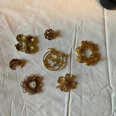 Lot of Vintage Gold tone and Pearl pins