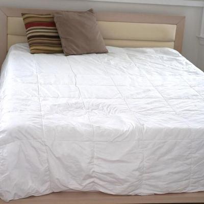 MODERN STYLE QUEEN SIZE PLATFORM BED WHITEWASH OAK W/LEATHER HEADBOARD