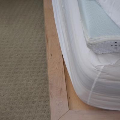 MODERN STYLE QUEEN SIZE PLATFORM BED WHITEWASH OAK W/LEATHER HEADBOARD