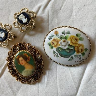 Lot of Vintage Victorian inspired items