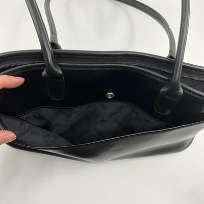 535 LONGCHAMP Black Leather Purse