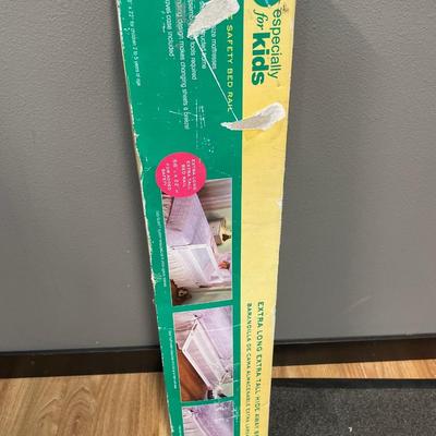 Kids bed rail