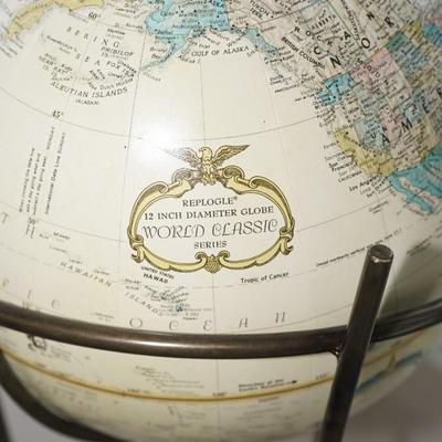 DECORATIVE GLOBE ON METAL ROD STAND