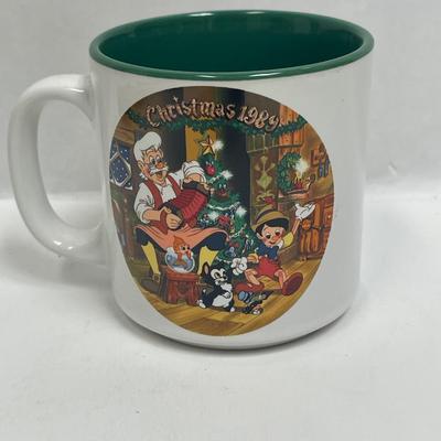 Vintage Disney made in Japan 1989 Christmas Pinocchio & Geppetto Holiday Coffee Mug 8 oz