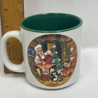 Vintage Disney made in Japan 1989 Christmas Pinocchio & Geppetto Holiday Coffee Mug 8 oz