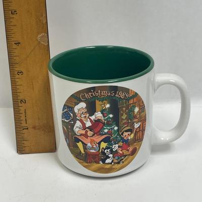 Vintage Disney made in Japan 1989 Christmas Pinocchio & Geppetto Holiday Coffee Mug 8 oz
