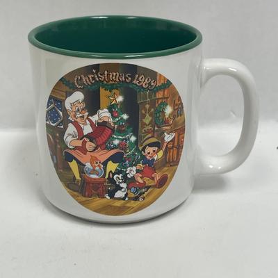 Vintage Disney made in Japan 1989 Christmas Pinocchio & Geppetto Holiday Coffee Mug 8 oz
