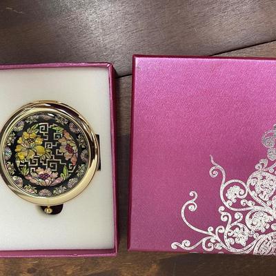 Inlaid Peony Mother of Pearl Magnifying Compact Mirror