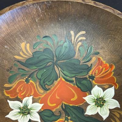 Vintage & Modern Wood Salad Bowls and Decorative Pieces