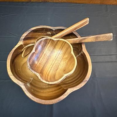 Vintage & Modern Wood Salad Bowls and Decorative Pieces
