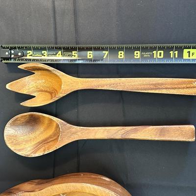 Vintage & Modern Wood Salad Bowls and Decorative Pieces