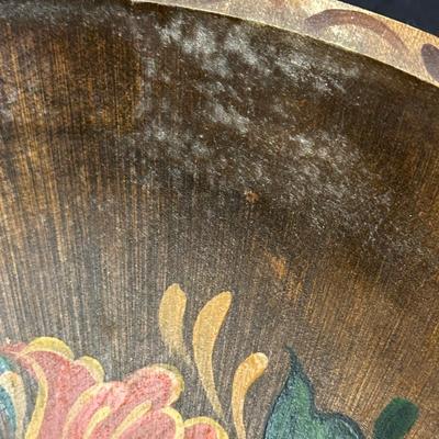 Vintage & Modern Wood Salad Bowls and Decorative Pieces