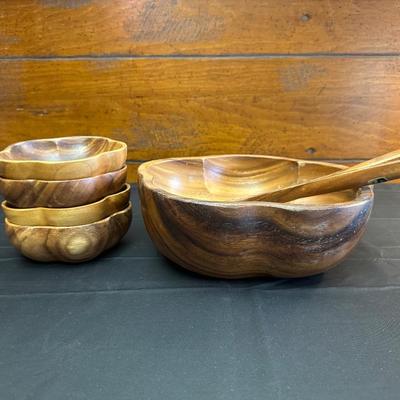 Vintage & Modern Wood Salad Bowls and Decorative Pieces