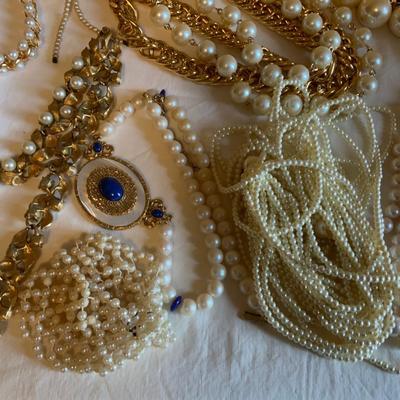 Lot of Vintage Pearl Jewelry