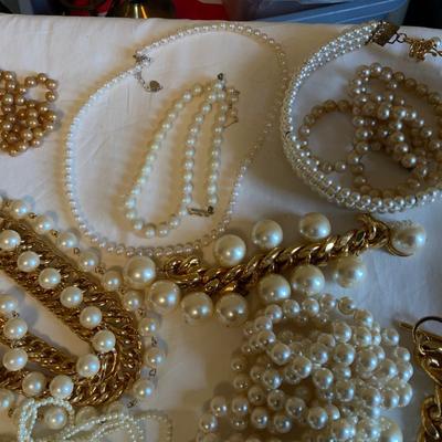 Lot of Vintage Pearl Jewelry