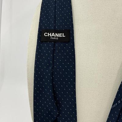 543 CHANEL Navy Silk 2029 Printed Tie