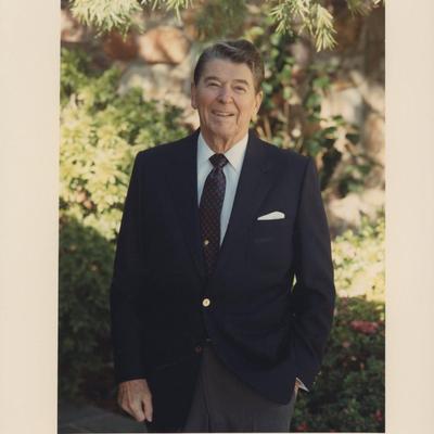 Ronald Reagan signed photo with note. GFA Authenticated