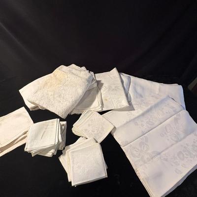 Large Lot Mixed Table Linens, Pimpernel Placemats & More (D-ES)