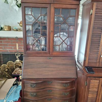 Hutch/Secretary