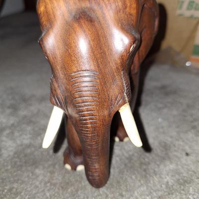2 wooden Elephants