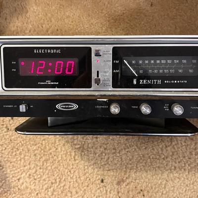 Zenith, Hitachi Clock & AM/FM Radios (D-ES)
