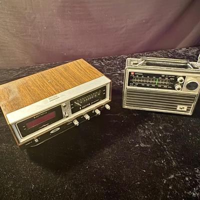 Zenith, Hitachi Clock & AM/FM Radios (D-ES)
