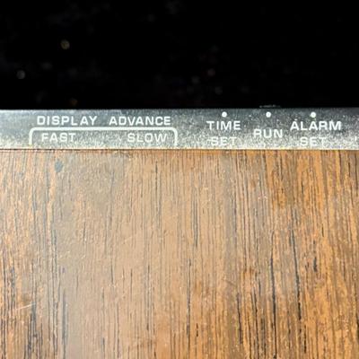 Zenith, Hitachi Clock & AM/FM Radios (D-ES)