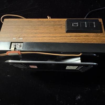 Zenith, Hitachi Clock & AM/FM Radios (D-ES)