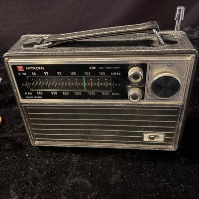 Zenith, Hitachi Clock & AM/FM Radios (D-ES)