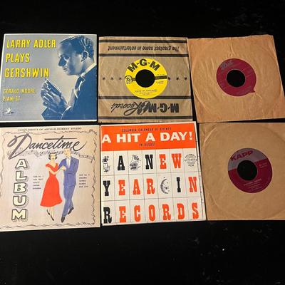 Assorted 45 RPM Records (D-ES)