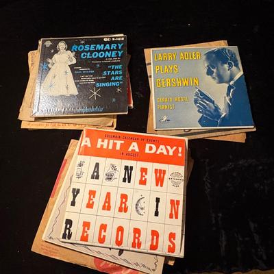 Assorted 45 RPM Records (D-ES)