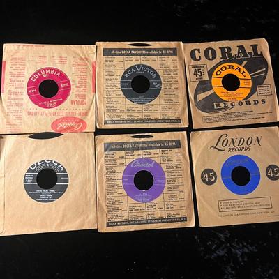Assorted 45 RPM Records (D-ES)