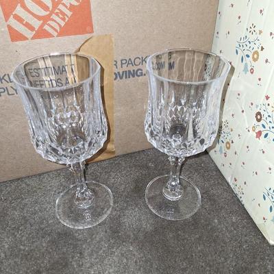 2 Wine Glasses