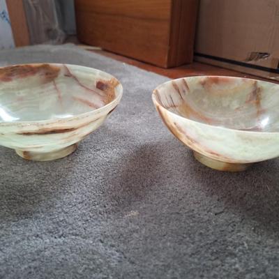2 onyx bowls
