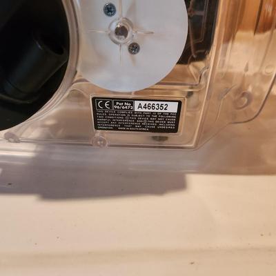 2 Emergency AM FM Radios American Red Cross FR4000 Eton Freeplay Self Powered Radio Solar Windup