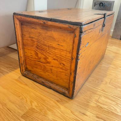 906 Antique Pine Chest