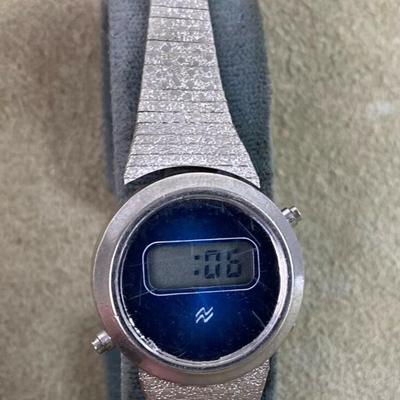 futuristic space age NATIONAL SEMICONDUCTOR LCD DIGITAL WOMEN'S WATCH