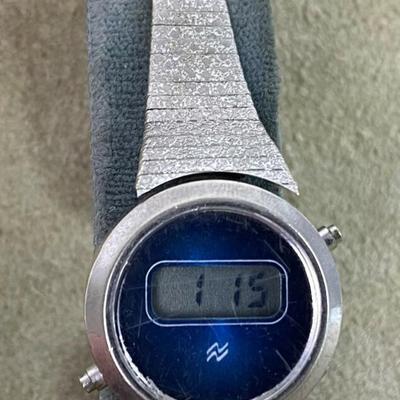 futuristic space age NATIONAL SEMICONDUCTOR LCD DIGITAL WOMEN'S WATCH