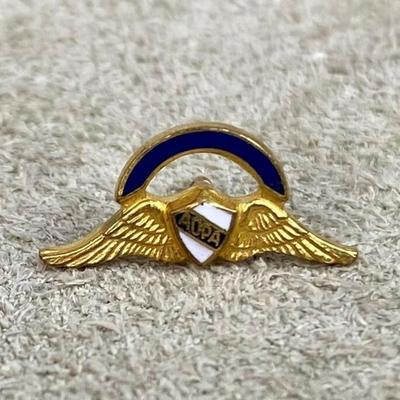 AOPA WINGS SENIOR MEMBER LAPEL PIN AIRCRAFT OWNERS & PILOTS ASSOC