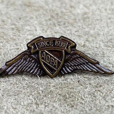 vintage AOPA WINGS AIRCRAFT OWNERS & PILOTS ASSOC LAPEL PIN
