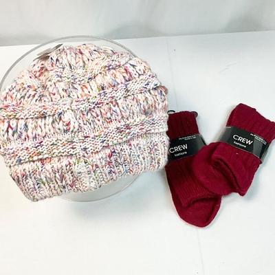 Lot M 354 J. Crew Quilted Jacket (size XL)/ Knit Scarf / J.Crew Socks / Hat