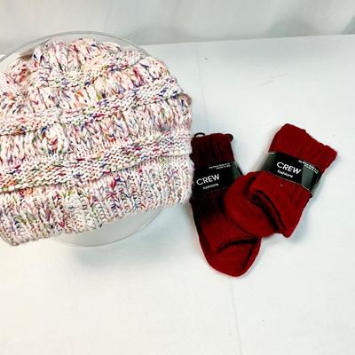 Lot M 354 J. Crew Quilted Jacket (size XL)/ Knit Scarf / J.Crew Socks / Hat