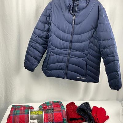 Lot M 356 Eddie Bauer Navy Puffer Jacket ( size XXL ) / Two Redness Beanies / Mittens / NWT Oversized Down& Fleece Throw